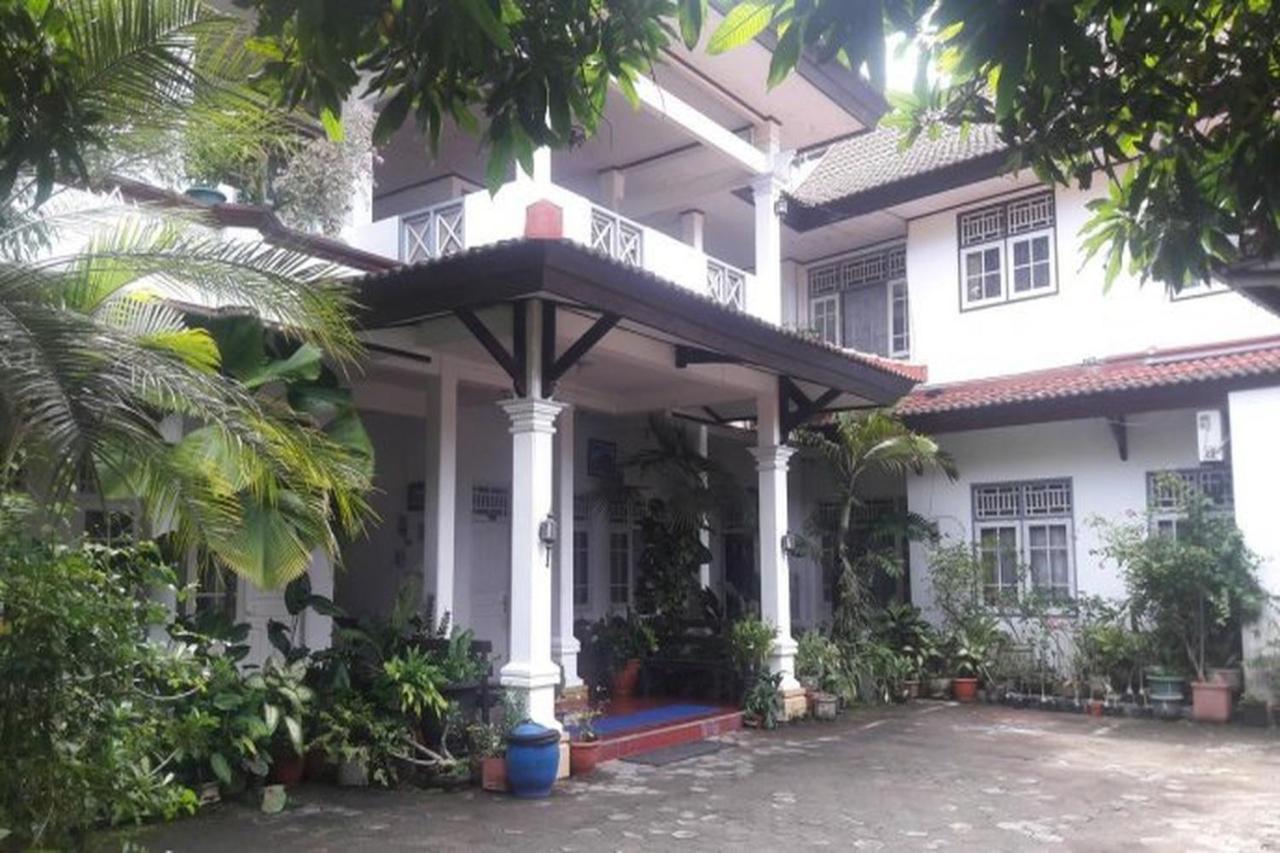Hotel Airlangga Mataram Exterior photo